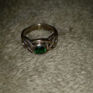 Emerald look sterling silver ring